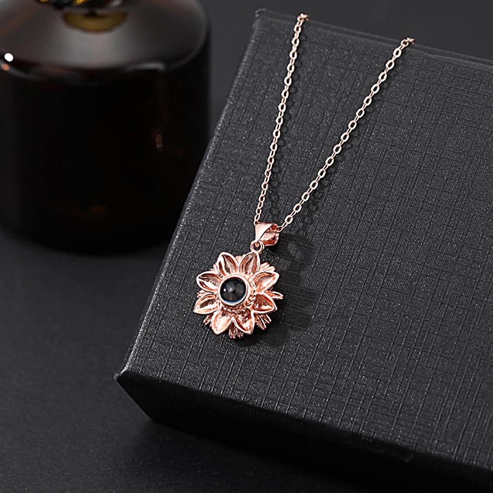 Personalized Picture Projection Necklace with Special Shaped Gift for Favourite Person