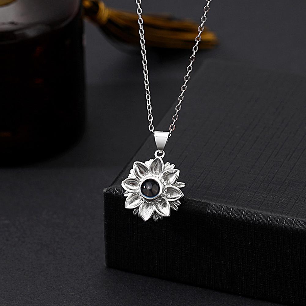 Personalized Picture Projection Necklace with Special Shaped Gift for Favourite Person