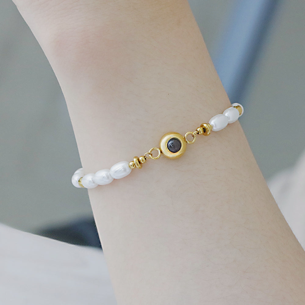 Personalized Photo Projection Circle Vintage Luxury Bracelet 18k Gold Plated Stainless Steel Pearl Bracelet Gift for Her