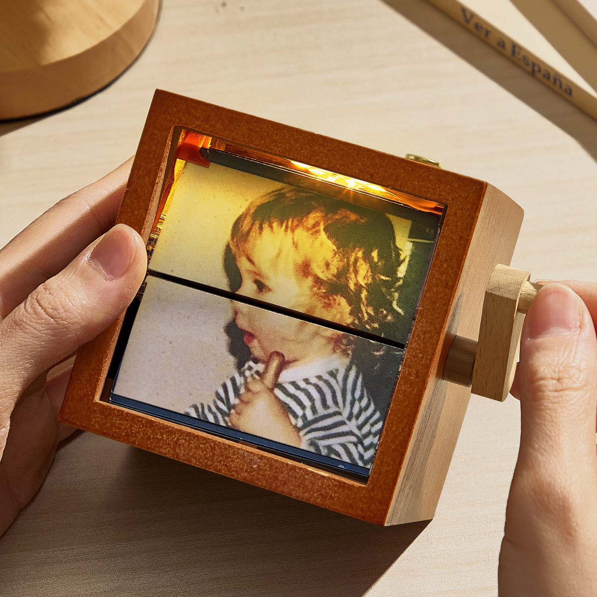 Custom Photo Flipbook Frame Animation Machine Mechanical Hand-cranked Flipbook Box Photo Album with Light Unique Valentine's Day Gifts