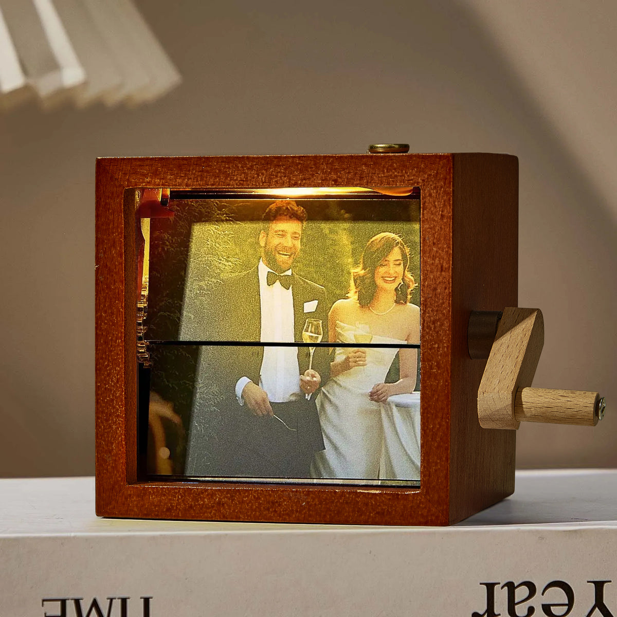 Custom Photo Flipbook Frame Animation Machine Mechanical Hand-cranked Flipbook Box Photo Album with Light Unique Valentine's Day Gifts