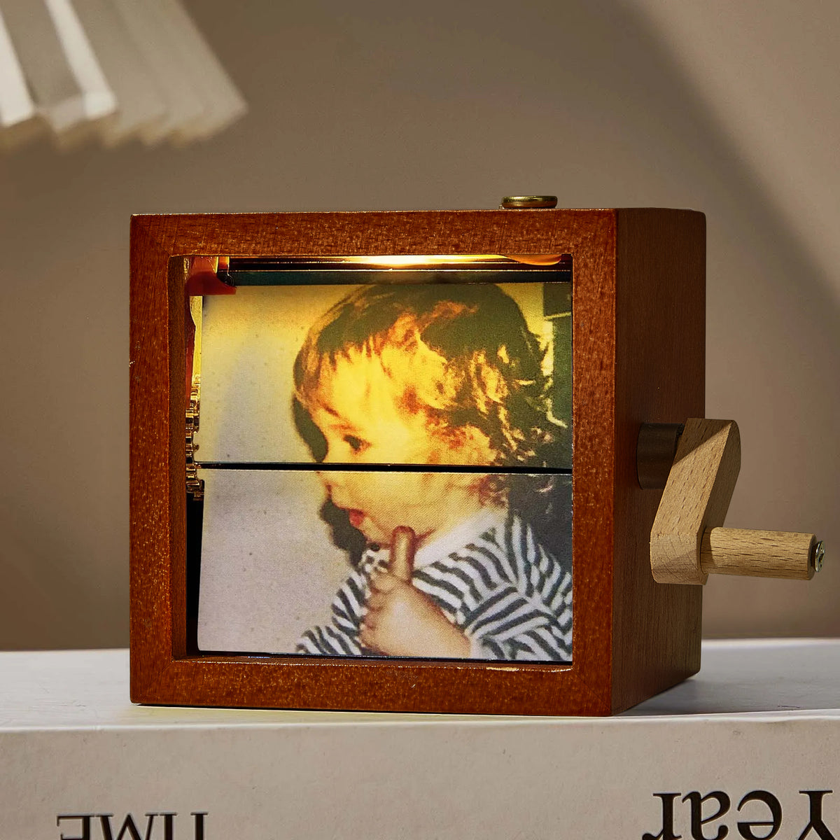 Custom Photo Flipbook Frame Animation Machine Mechanical Hand-cranked Flipbook Box Photo Album with Light Unique Valentine's Day Gifts
