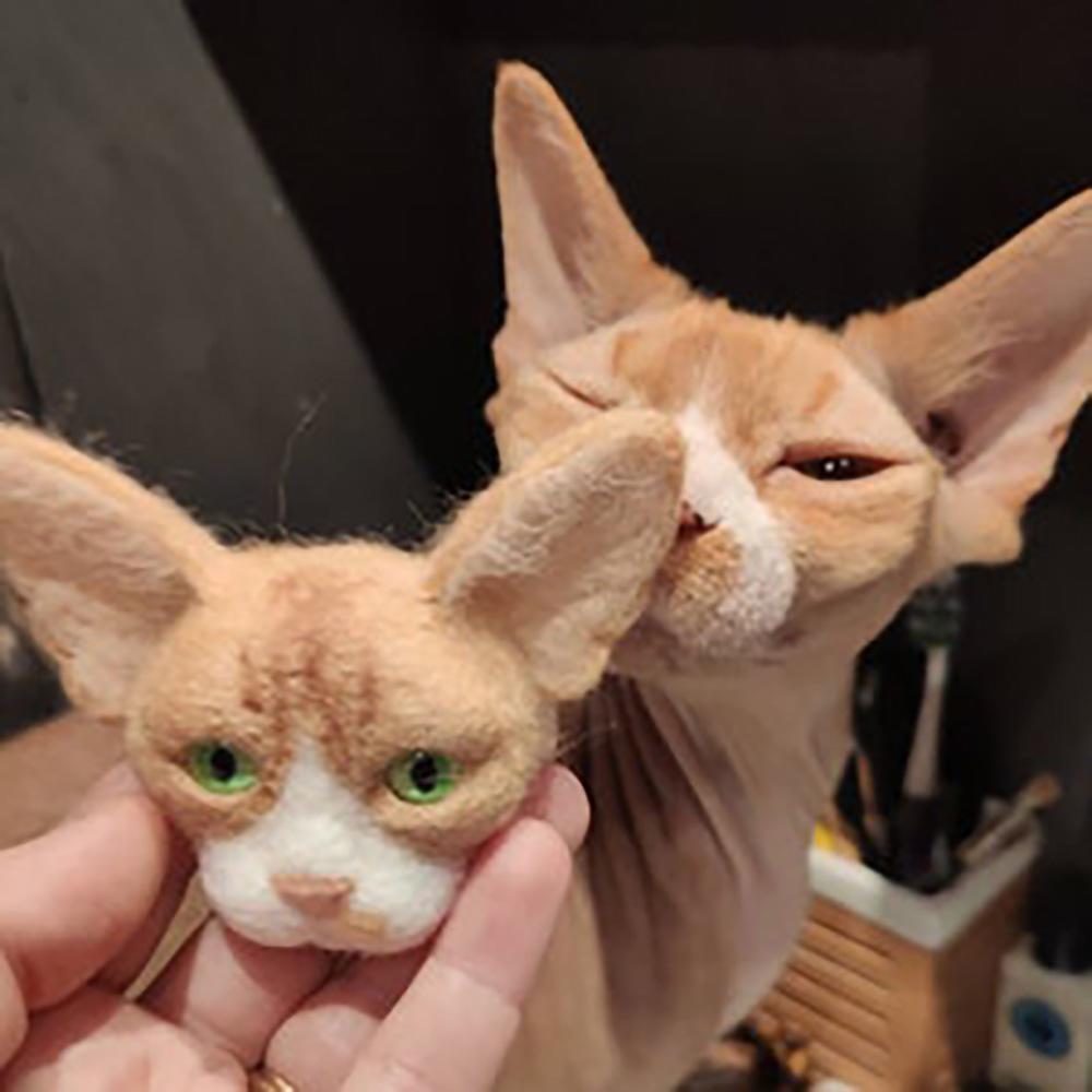 Custom Handmade Needle Felted Cat Brooch in Natural Wool, Cute Felt Pet Pin, Ideal Gift for Birthdays