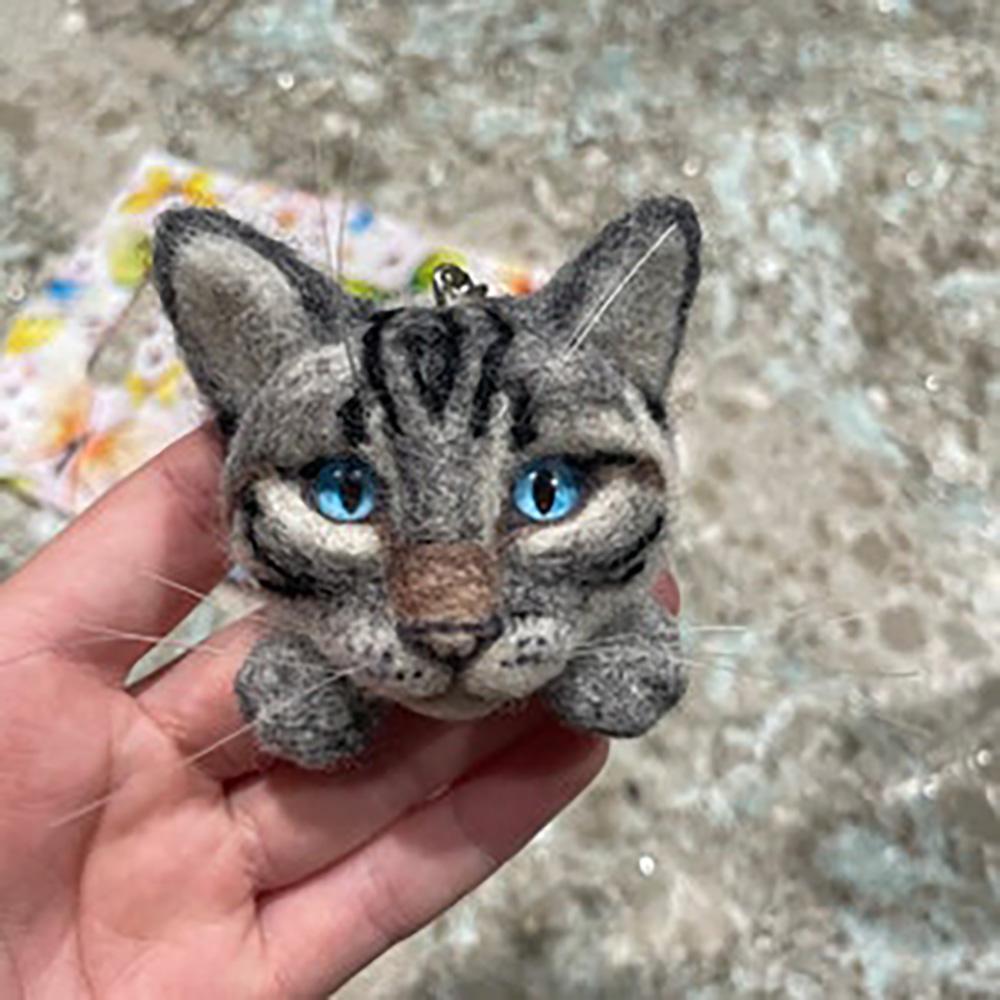 Custom Needle Felting Cat Brooch in Natural Wool, Cute Felt Pet Pin, Ideal Gift for Birthdays