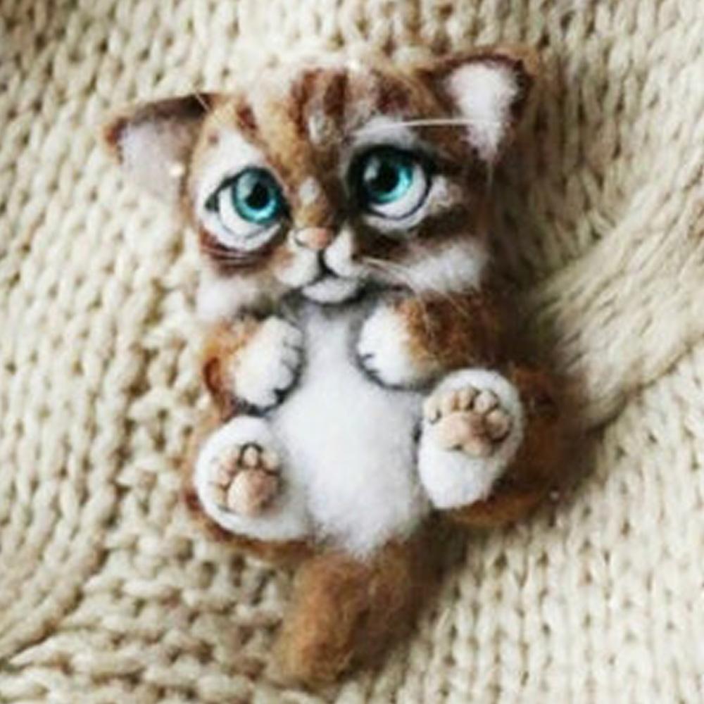 Custom Handmade Needle Felted Cat Brooch in Natural Wool, Cute Felt Pet Pin, Ideal Gift for Birthdays