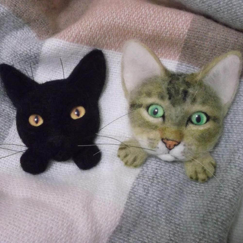 Custom Handmade Needle Felted Cat Brooch in Natural Wool, Cute Felt Pet Pin, Ideal Gift for Birthdays