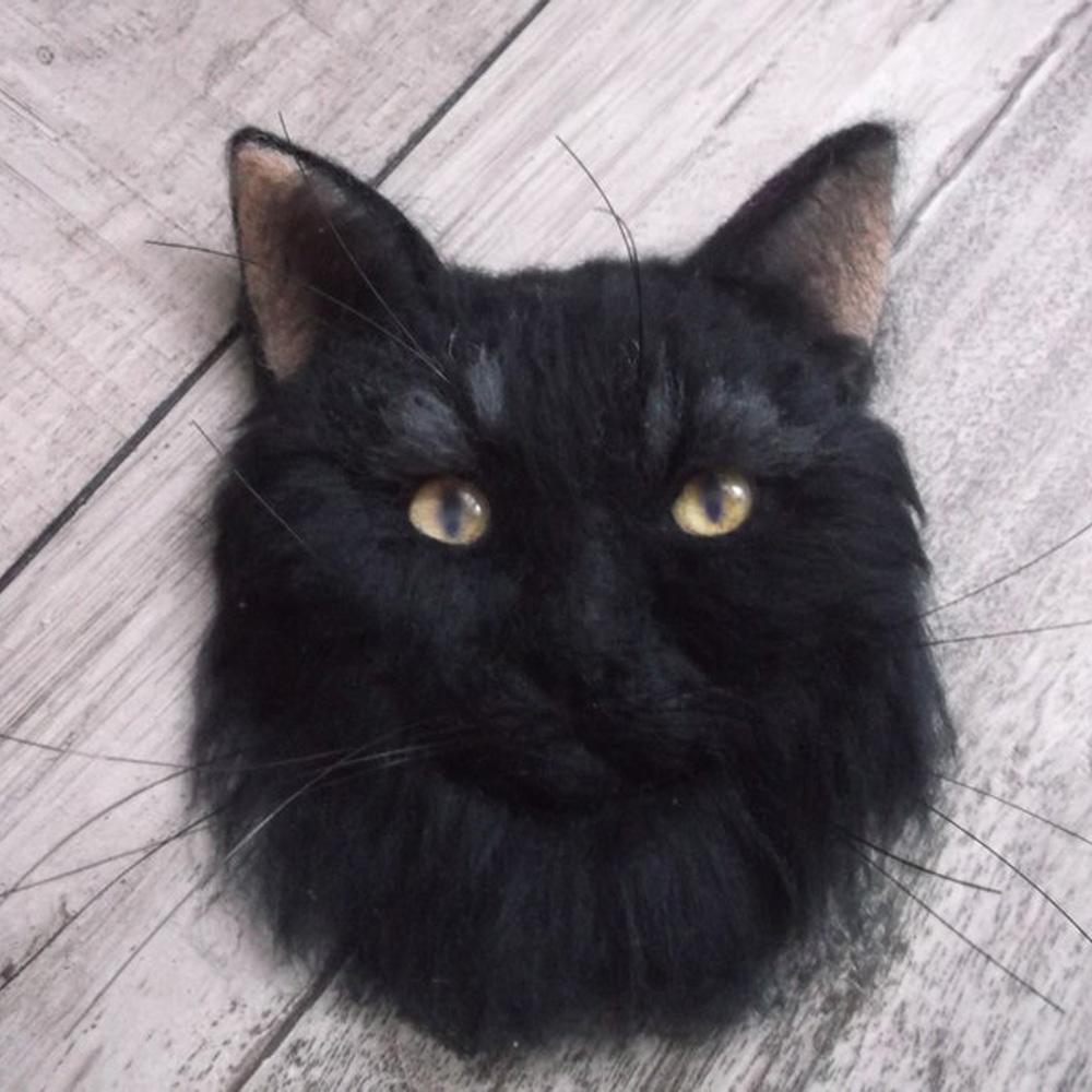 Custom Handmade Needle Felted Cat Brooch in Natural Wool, Cute Felt Pet Pin, Ideal Gift for Birthdays
