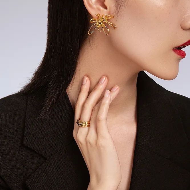 Chrysanthemum Collection Petal Ring
