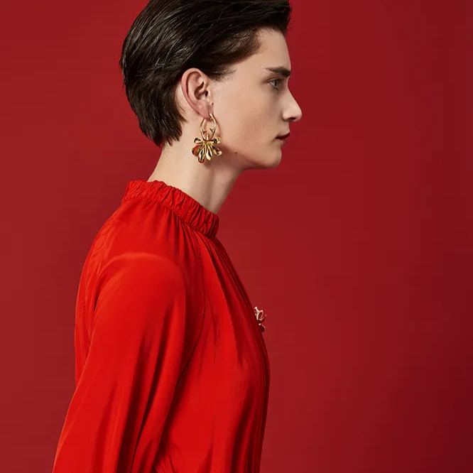 Six Petals Connect With Thorn Golden Earrings