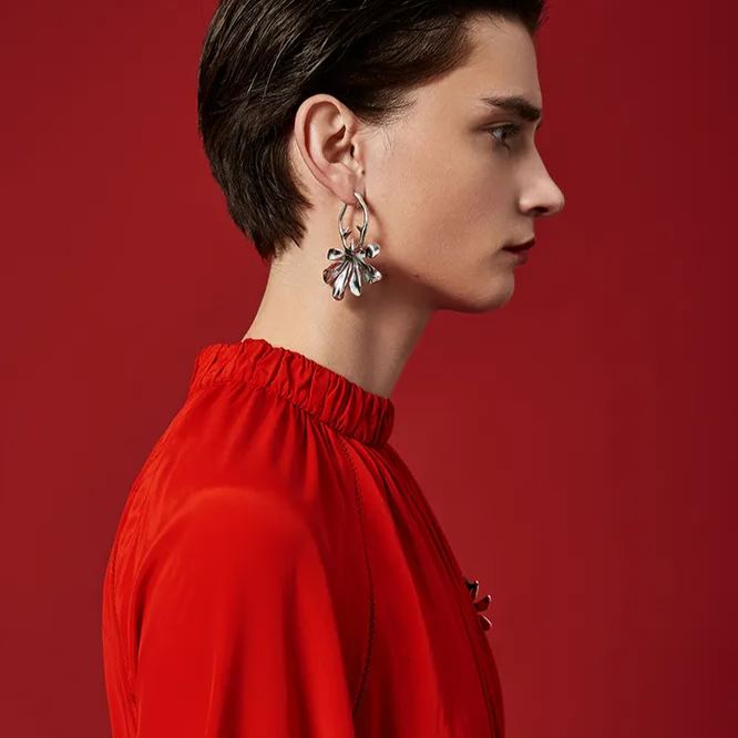Six Petals Connect With Thorn Silver Earrings