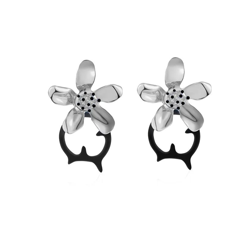 Five Petals Connect With Thorn Earrings