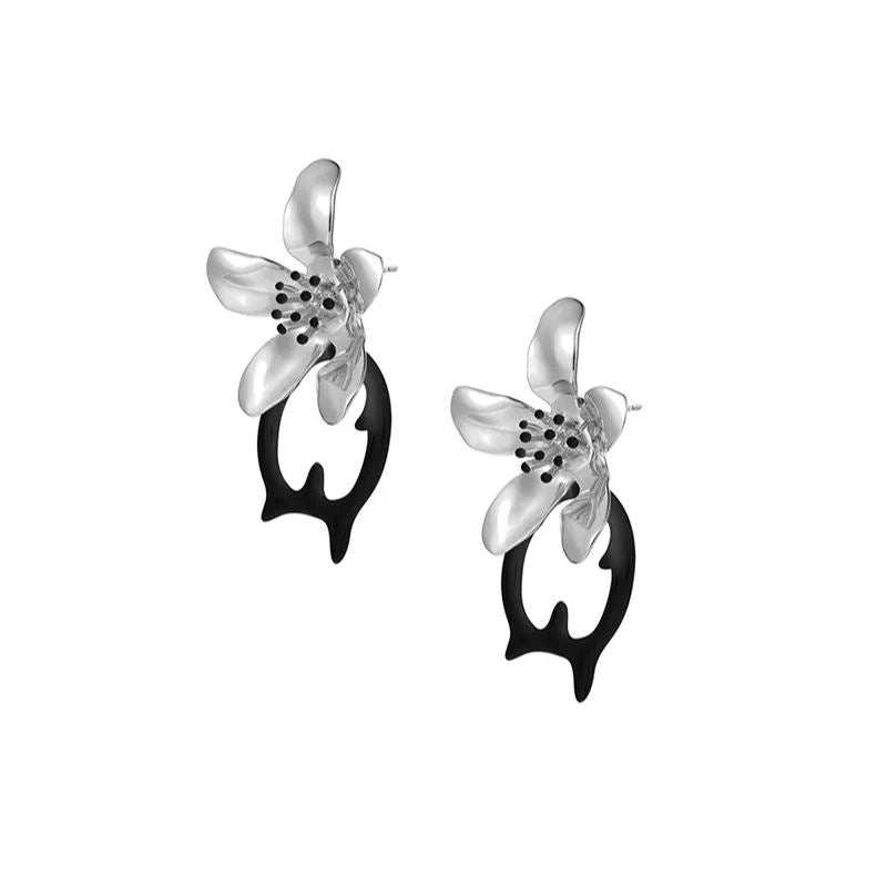 Five Petals Connect With Thorn Earrings
