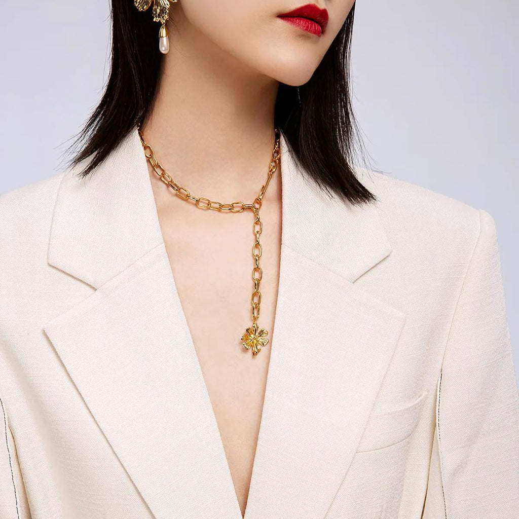 Cosmos Collection White Flower Golden Choker