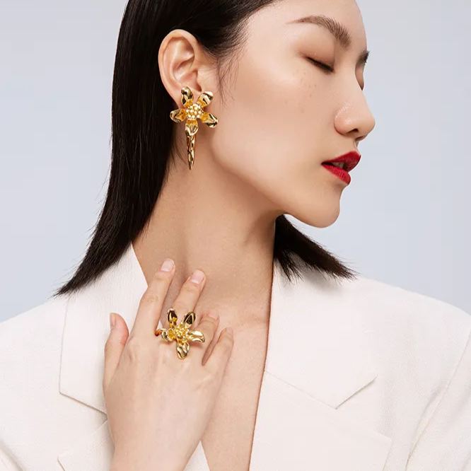 Five Petals Connect With Thorn Detachable Golden Earrings