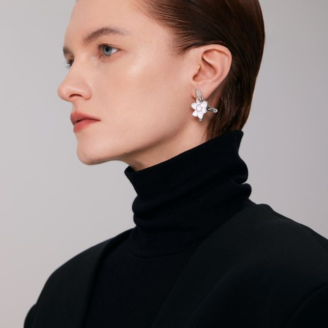 Narcissus Collection Flower Shape White Earrings
