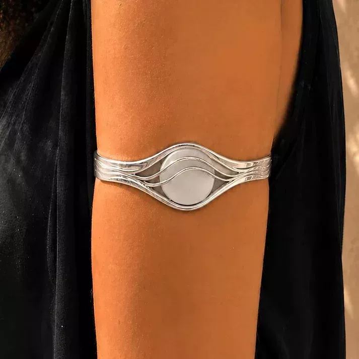 Wavy Open Upper Arm Cuff Bracelet Minimalist Cutout Armlet Bangle Adjustable Wave Arm Ring Statement Body Jewelry for Women