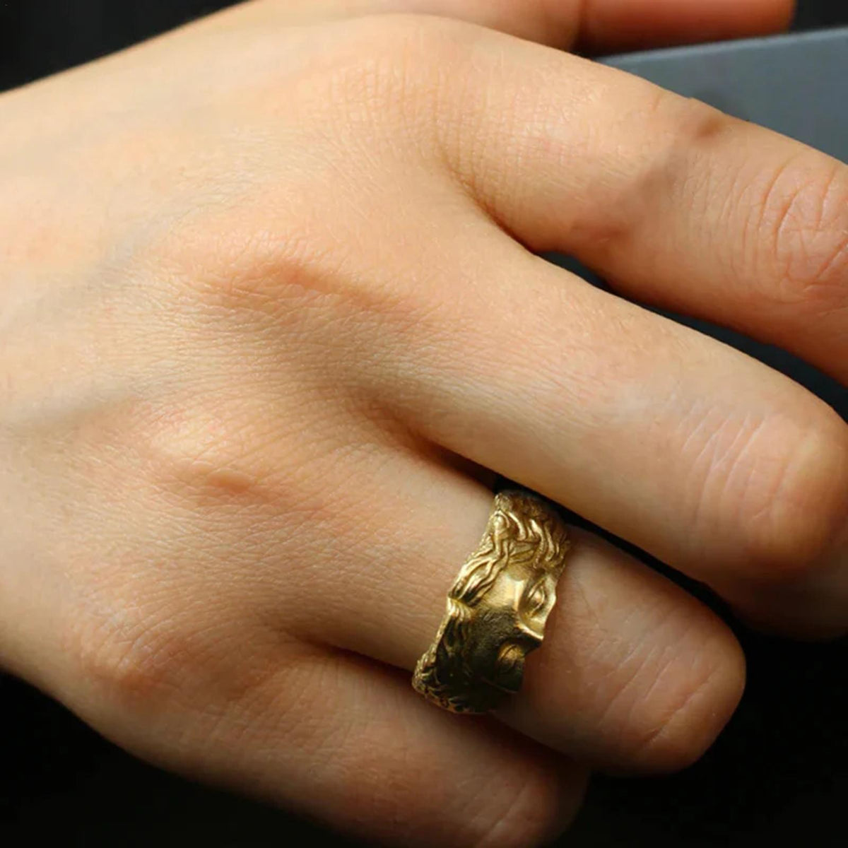Venus Half Face Ring Gift